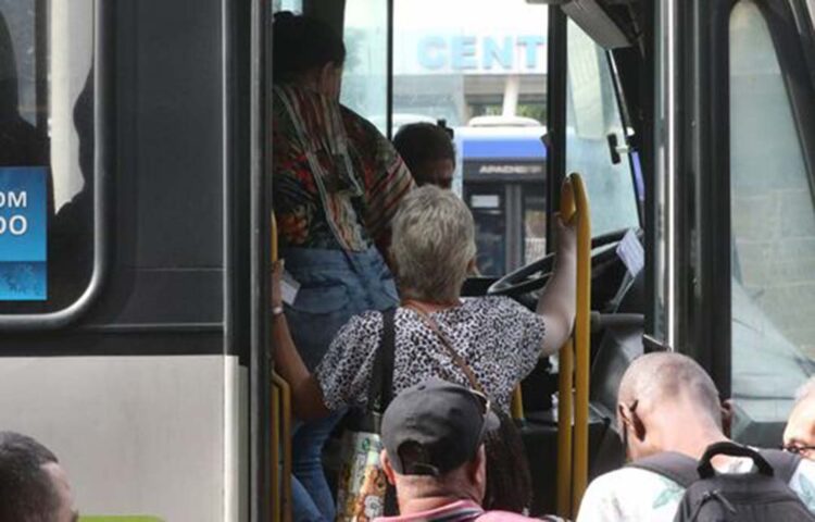 A uma semana para o segundo turno, STF autoriza transporte público gratuito durante eleições