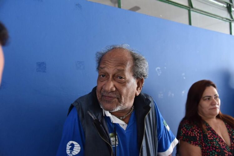 “Ajudar a decidir o futuro do país”, diz eleitor de 71 anos