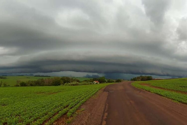 Temporais afetam fornecimento de água em diversos municípios do Paraná