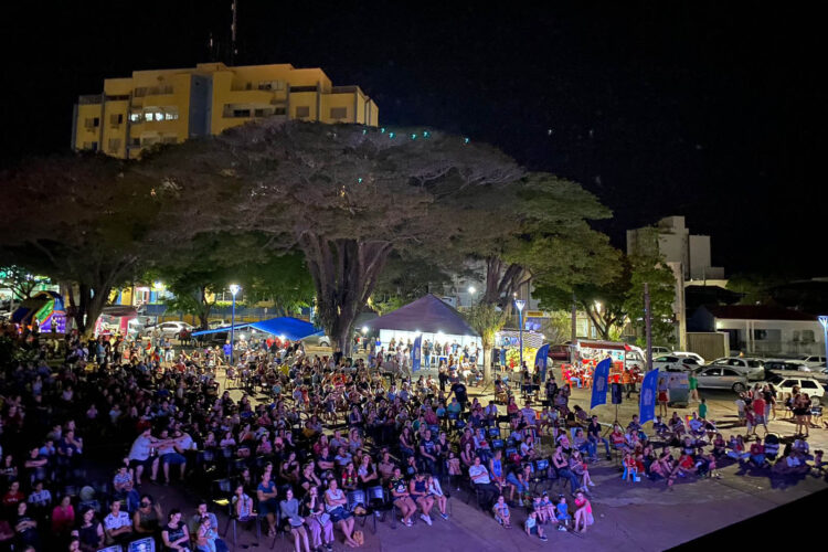 Cinema na Praça chega a novas cidades nesta semana; confira a programação