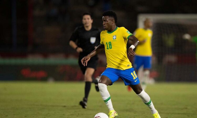 Vini Jr. é o jogador da seleção com maior  valor de mercado; Daniel Alves, o com menor