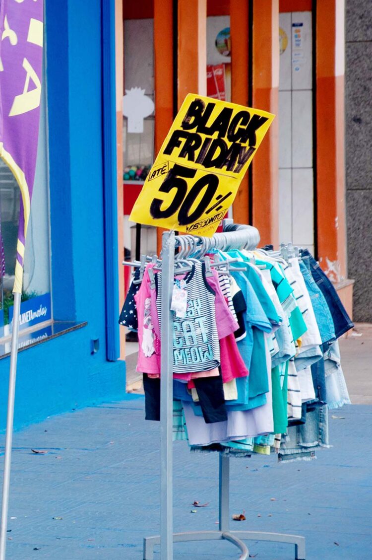 Em comemoração à Copa do Mundo, em Paranavaí Black se torna Yellow Friday
