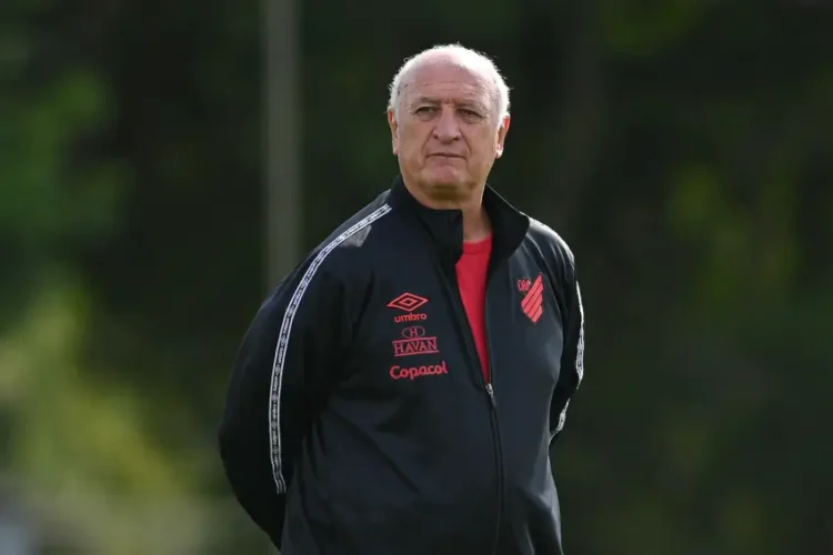 Felipão anuncia aposentadoria como técnico e diz que será diretor do Athletico