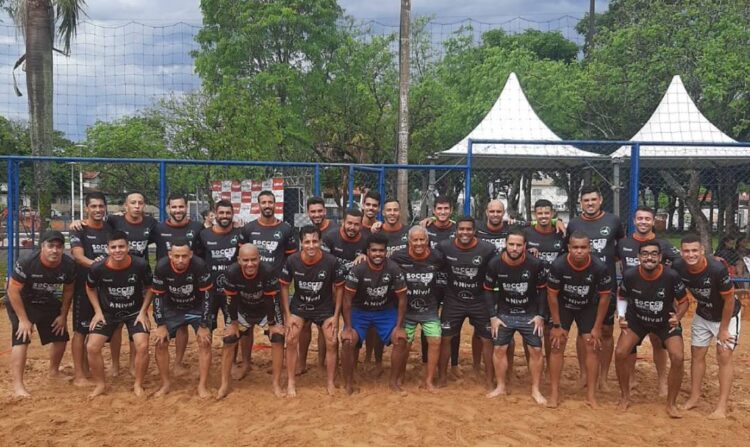 Torneio de futevôlei reúne mais de cento e cinquenta competidores na Praça dos Pioneiros