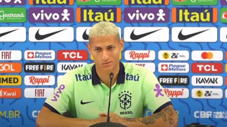 ‘Camisa 9 tem que fazer gols’, diz Richarlison em coletiva