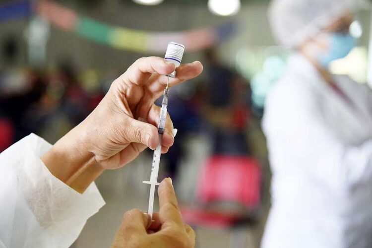 Procura por vacina contra a Covid-19  evita que Paranavaí tenha doses vencidas