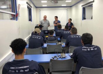 Prefeito Fabiano Travain faz entrega de  certificados de cursos profissionalizantes