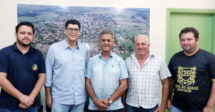 Prefeito Alex Fernandes anuncia retomada das obras de pavimentação