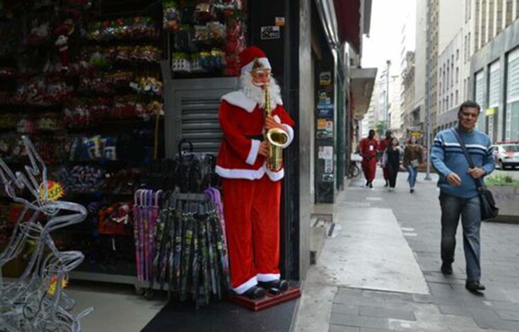 Comércio deve contratar mais de 100 mil trabalhadores temporários para o Natal