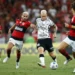 Corinthians derrota Flamengo no Maracanã e se garante na Libertadores