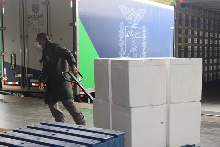 Paraná recebe nesta segunda-feira mais 449 mil doses contra a Covid-19