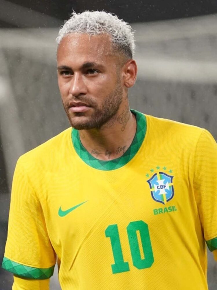 Às vésperas da Copa do Mundo, Neymar alcança o top 10 da Chuteira de Ouro