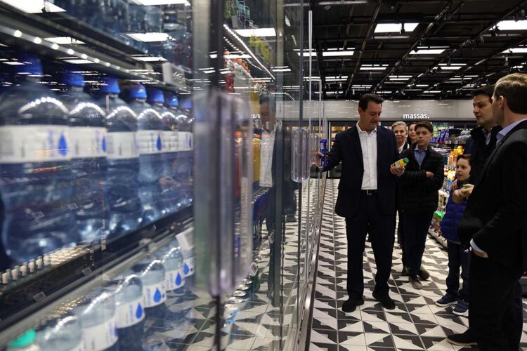 Governador acompanha inauguração do primeiro mercado 100% autônomo do Paraná