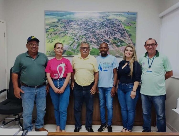 Prefeito recebe representantes  do Hospital do Câncer de Barretos