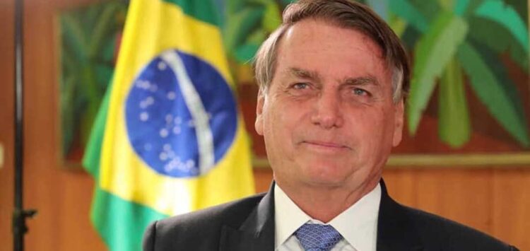 Bolsonaro assina medida que eleva salário mínimo a R$ 1.302 a partir de 1º de janeiro de 2023