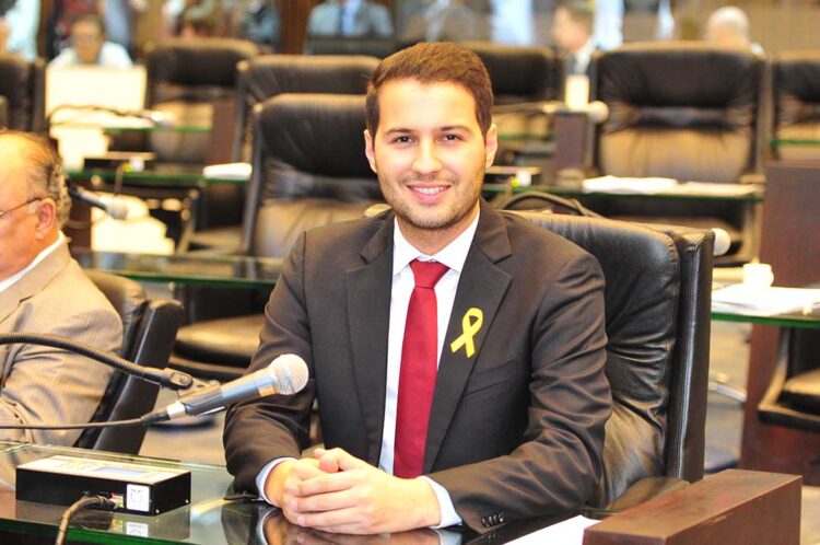 Projeto que assegura acesso a medicamentos  a base de cannabis sativa é aprovado