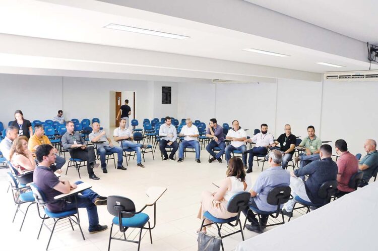 Superintendente da Casa Civil e chefes  regionais discutem demandas do Noroeste