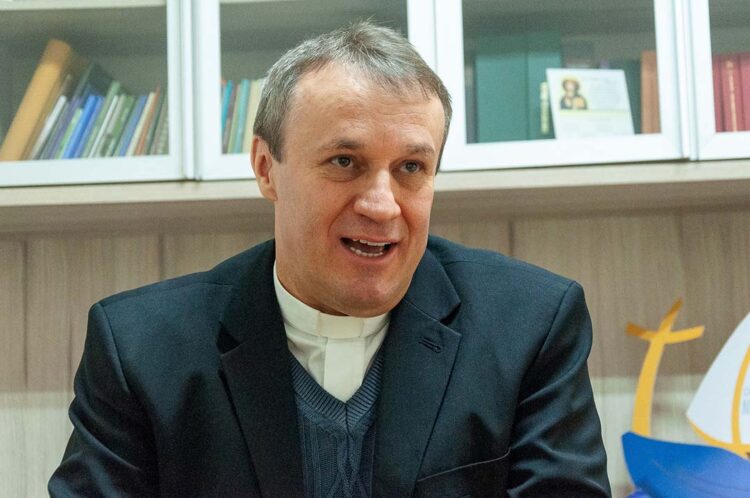 Bispo anuncia transferências de padres para 2023