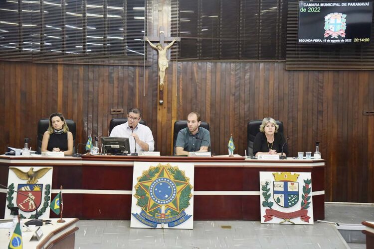 Com recesso parlamentar, votação dos projetos  sobre reeleição da presidência será concluída em 2023