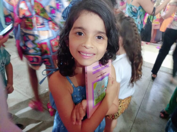 Aluna da Escola Getúlio Vargas tem  texto selecionado para coletânea literária