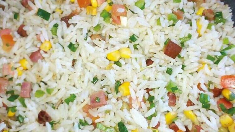 Quer deixar o arroz de Natal mais sofisticado e saboroso?