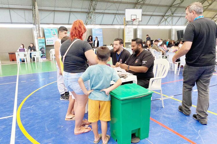 Feira de serviços e cidadania, Paraná em Ação  ultrapassa 400 mil atendimentos em quatro anos