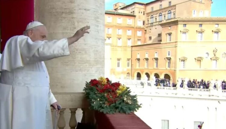 Papa concede a bênção “Urbi et Orbi” e a dedica  especialmente às regiões de conflitos e guerras