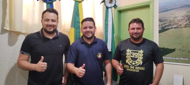 Prefeito Alex Fernandes anuncia instalação de parque infantil