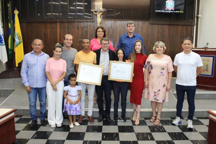 Rozelene e Carlos Henrique são agraciados com Moções de Aplauso