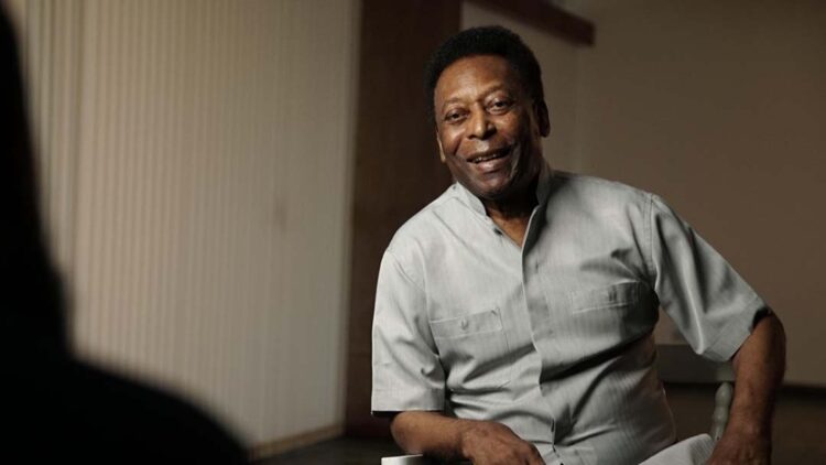 Melhor jogador da história, Pelé morre aos 82 anos, em São Paulo