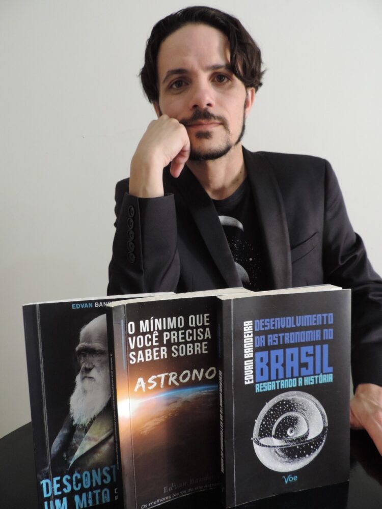 Professor de Paranavaí tem livro citado em revista de alcance internacional