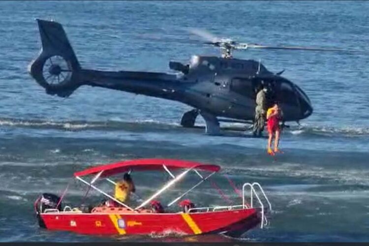 Guarda-vidas do Corpo de Bombeiros treinam com aeronaves em Porto Rico, no Noroeste
