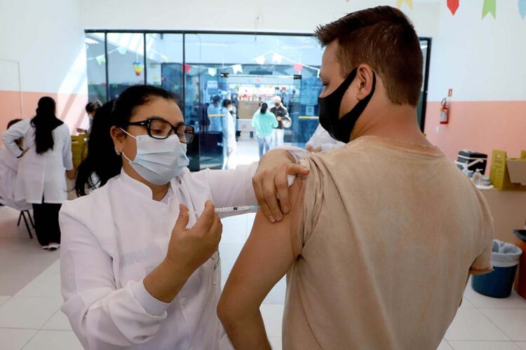 Saúde alerta para a importância da vacinação contra a Covid-19 neste fim de ano