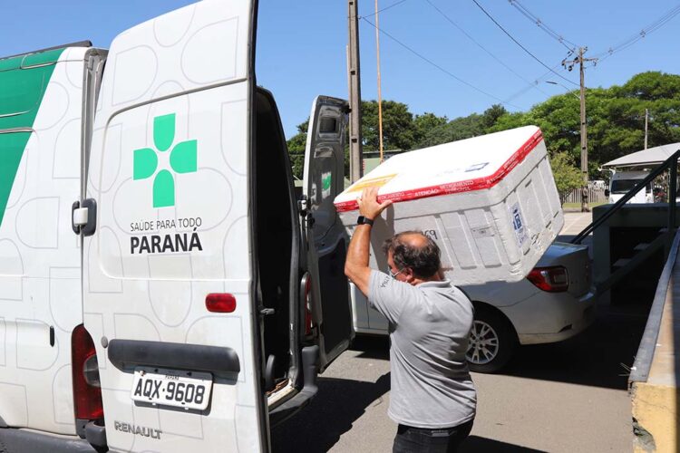Paraná inicia semana com distribuição de 204,3 mil vacinas contra a Covid-19