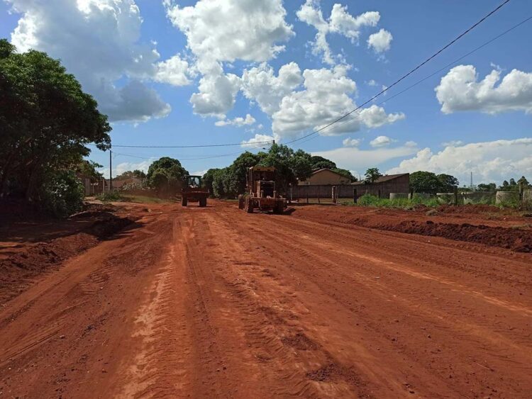 Moradores da Rua Minas Gerais  comemoram obras de pavimentação