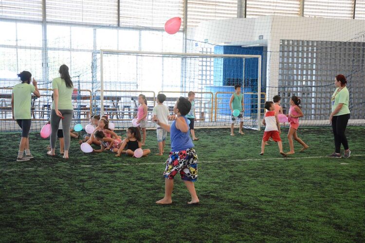 Sesc inscreve crianças de 6 a 12 anos para o projeto Brincando nas Férias
