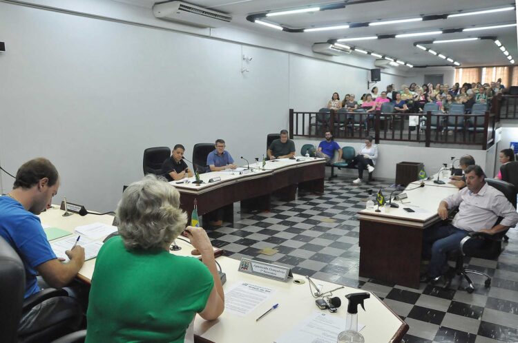 Vereadores aprovam reajuste salarial de servidores públicos de Paranavaí