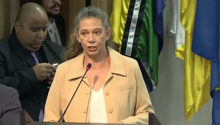 Ana Moser toma posse e diz que prioridade será esporte para todos e não alto rendimento