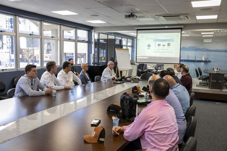 Empresários do Egito devem intensificar movimentação de fertilizantes pelo Paraná