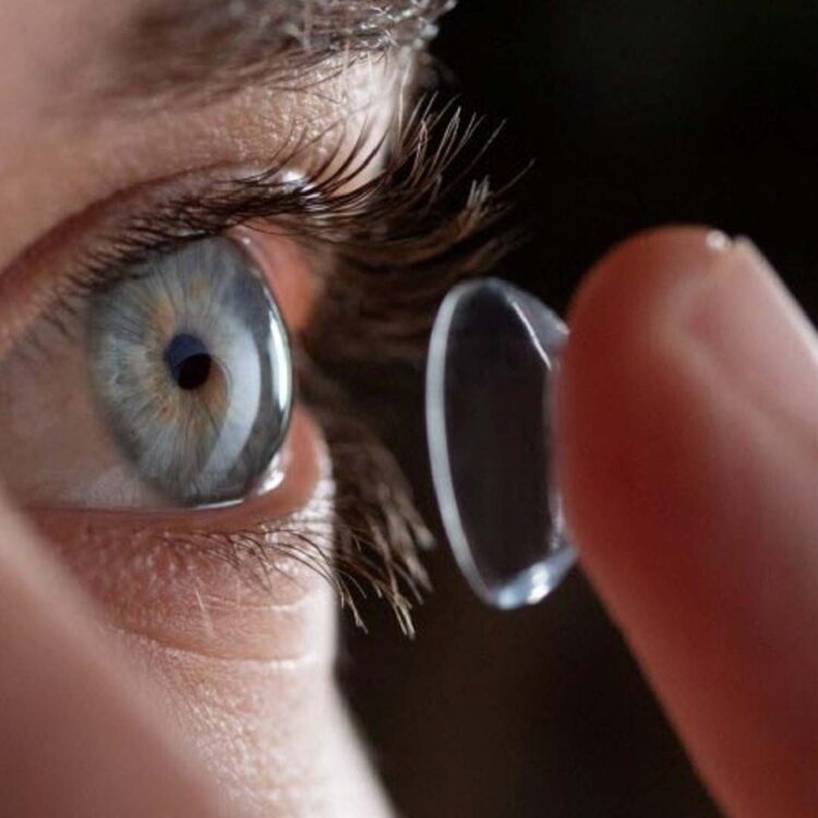 Verão aumenta contaminação por lente de contato