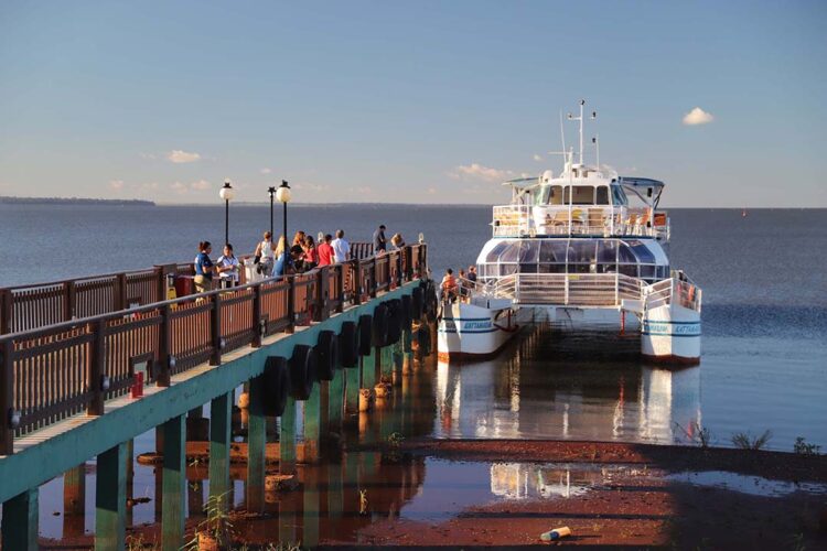 Crescimento de 5,3% no turismo impulsiona alta o setor de serviços em novembro