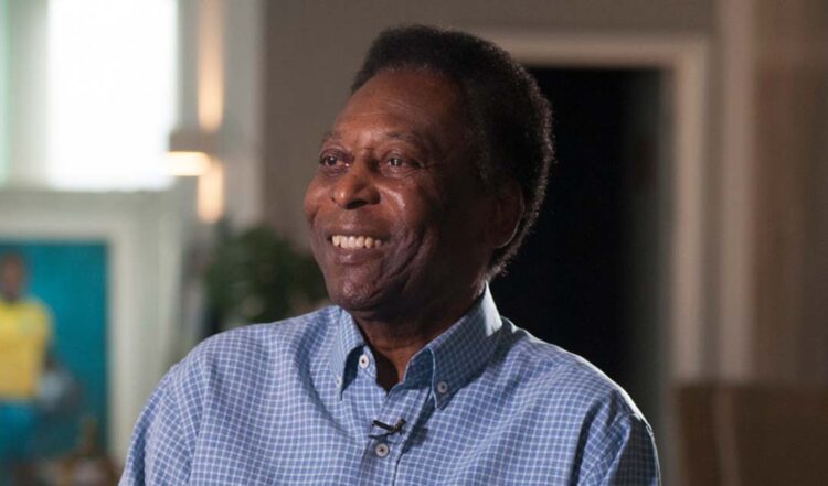 Filhas e viúva homenageiam Pelé um mês após a morte