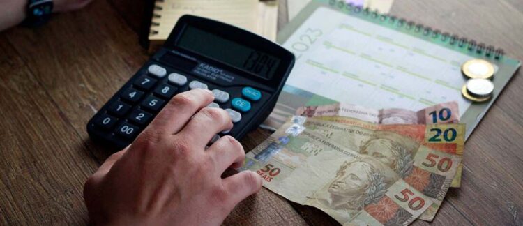 Mercado financeiro eleva projeção da inflação de 5,48% para 5,74%