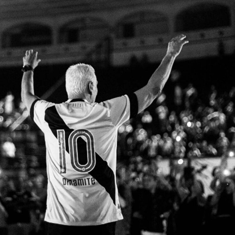 Vasco estuda eternizar camisa 10 em homenagem a Dinamite