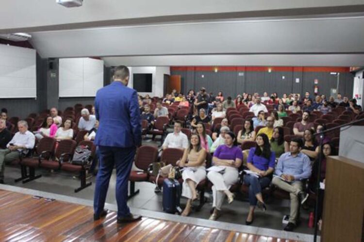Servidores municipais participam de curso sobre nova Lei de Licitações e Contratos Administrativos