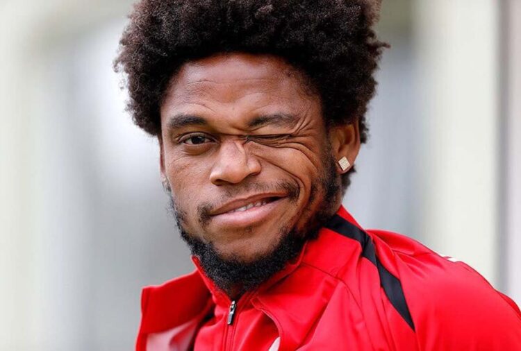 Colorado negocia as contratações de Aránguiz e Luiz Adriano