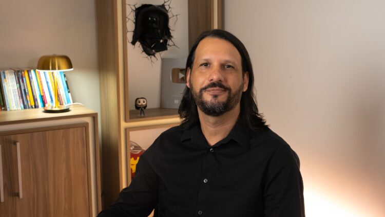 Aplicação do Ensino Religioso nas escolas brasileiras  ganha destaque com livro de Doutor em Educação