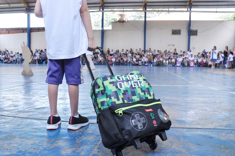 Ano letivo de 2023 começa com acolhida a estudantes e pais na rede municipal