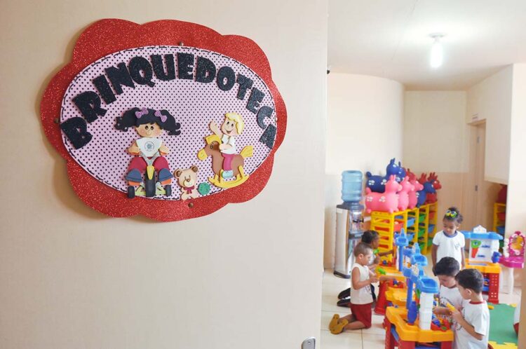 Aulas nas escolas municipais começam terça-feira; equipes estão se preparando