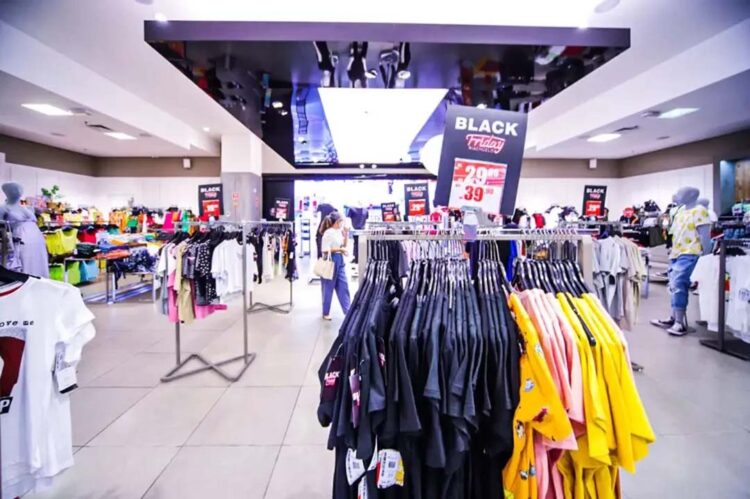 Comércio varejista fecha 2022 com crescimento de 1%